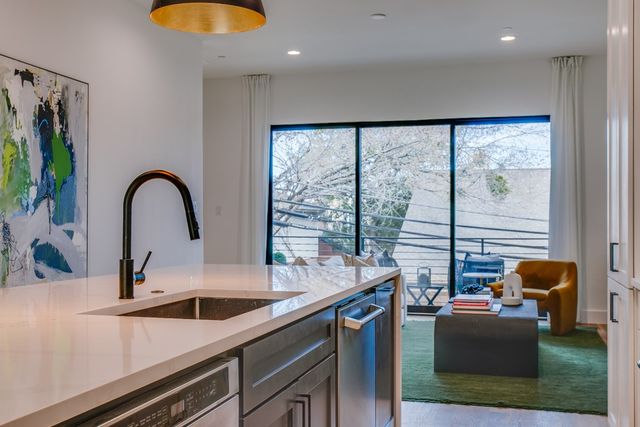 805 Pavillon Street 108, Dallas, TX 75204