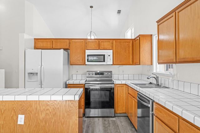5220 Avante Ln, Salida, CA 95368