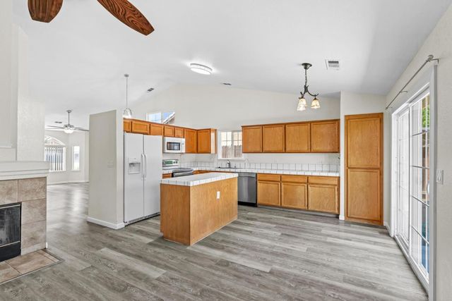 5220 Avante Ln, Salida, CA 95368