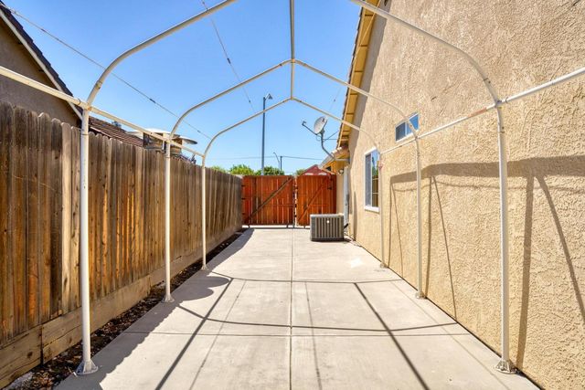 5220 Avante Ln, Salida, CA 95368