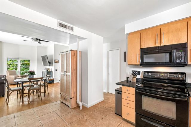 4950 BAYSHORE BOULEVARD 30, Tampa, FL 33611