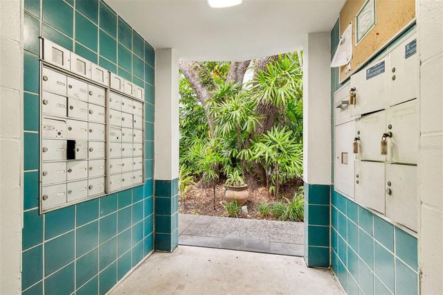 4950 BAYSHORE BOULEVARD 30, Tampa, FL 33611