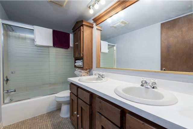 10867 W Beach Road, Beach Park, IL 60087