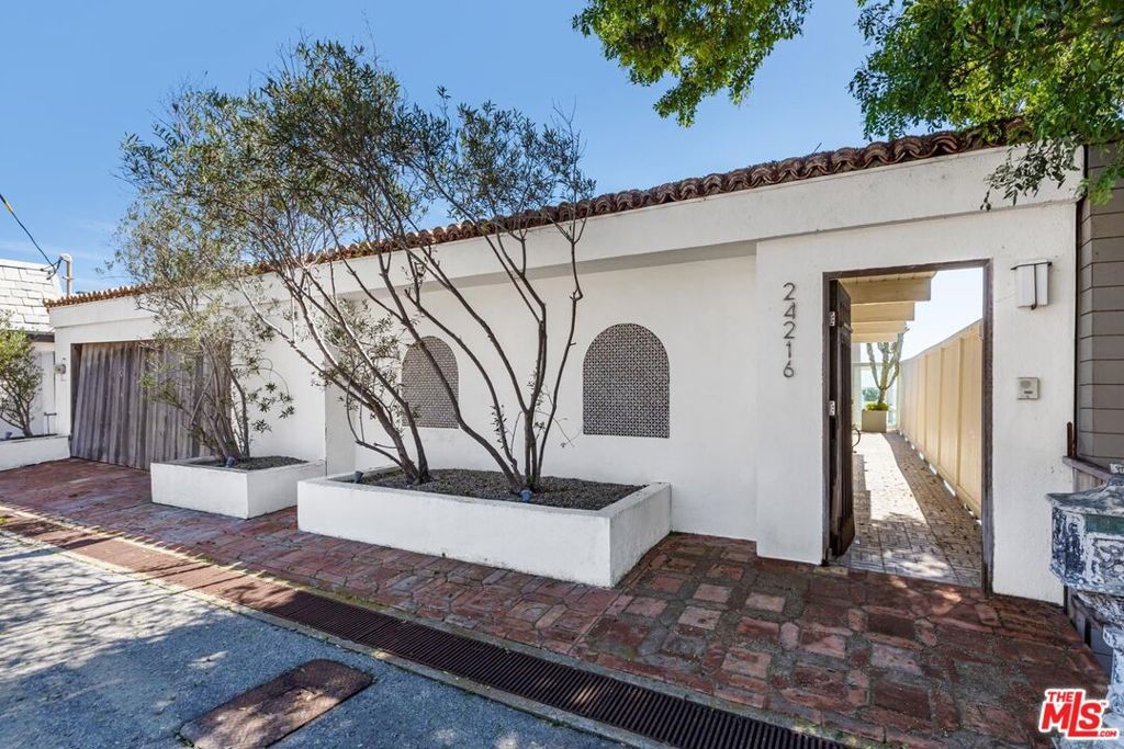24216 Malibu Road, Malibu, CA 90265 — photo 2