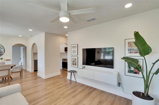 1923 W STATE STREET, Tampa, FL 33606