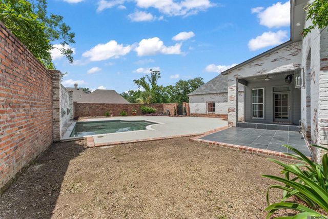 17410 W Muirfield Dr, Baton Rouge, LA 70810