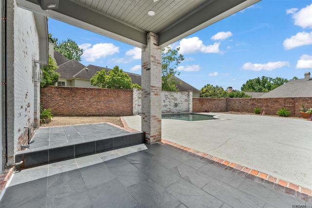 17410 W Muirfield Dr, Baton Rouge, LA 70810