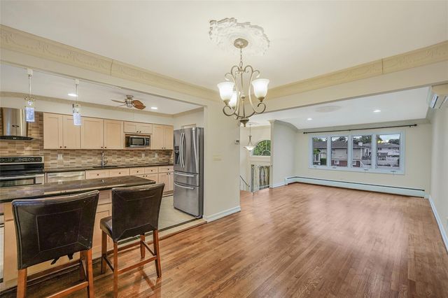 4 Mason Court, Levittown, NY 11756