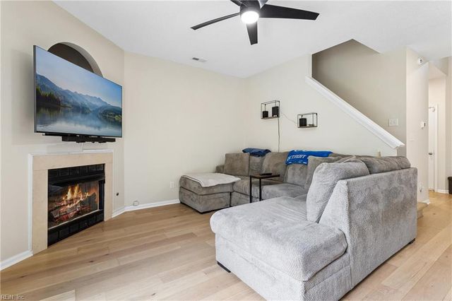 105 Egret Ct CT, Newport News, VA 23608