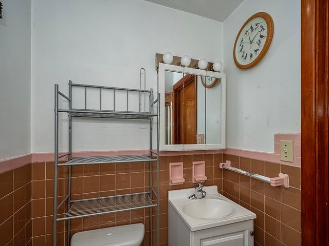 2451 Woodstock AVENUE, Swissvale, PA 15218