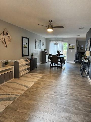 9204 NW 54th St, Sunrise, FL 33351
