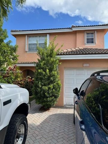 9204 NW 54th St, Sunrise, FL 33351