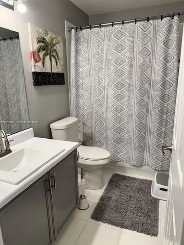 9204 NW 54th St, Sunrise, FL 33351