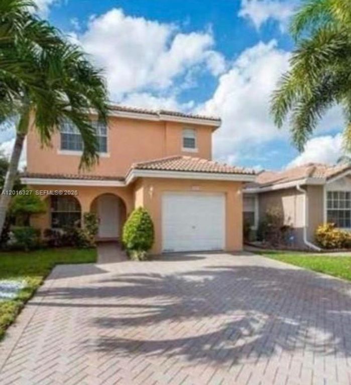 9204 NW 54th St, Sunrise, FL 33351