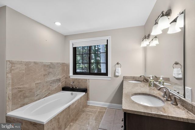 39 CRESTLINE RD, Wayne, PA 19087