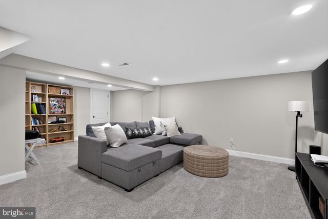 39 CRESTLINE RD, Wayne, PA 19087