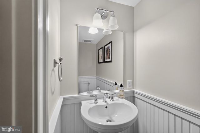 39 CRESTLINE RD, Wayne, PA 19087