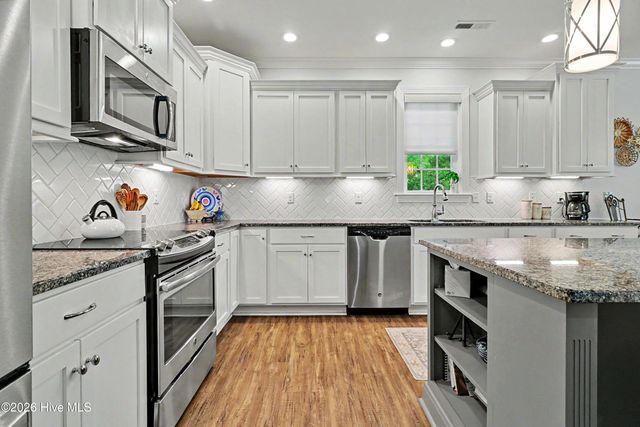 207 Westminster Way, Hampstead, NC 28443