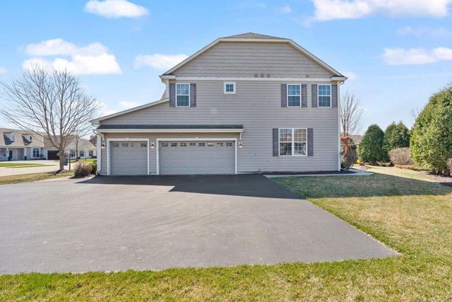 1866 River Lakes ROAD, Oconomowoc, WI 53066
