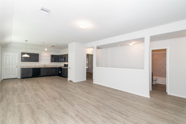 8639 Middleton Oaks Circle, Houston, TX 77028
