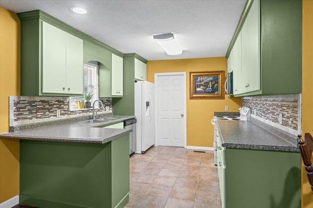 180 Wildwood Drive, Chatsworth, GA 30705