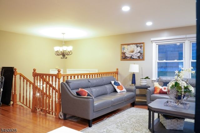150 Farragut Ave, Middlesex Boro, NJ 08846