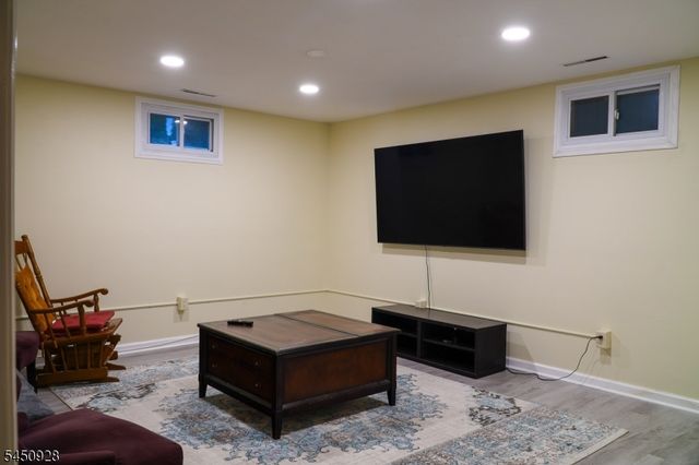 150 Farragut Ave, Middlesex Boro, NJ 08846