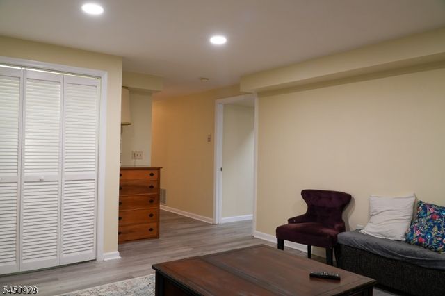 150 Farragut Ave, Middlesex Boro, NJ 08846