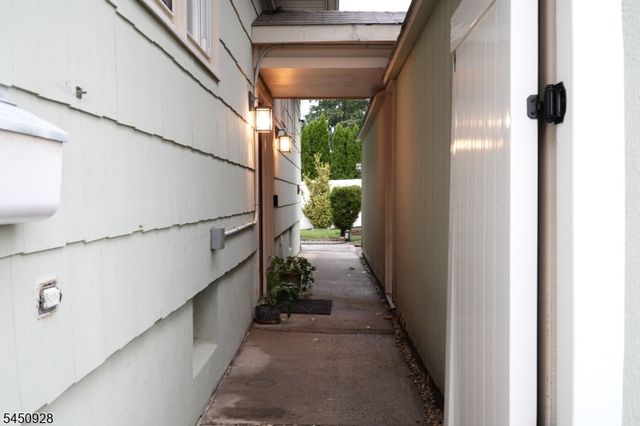 150 Farragut Ave, Middlesex Boro, NJ 08846