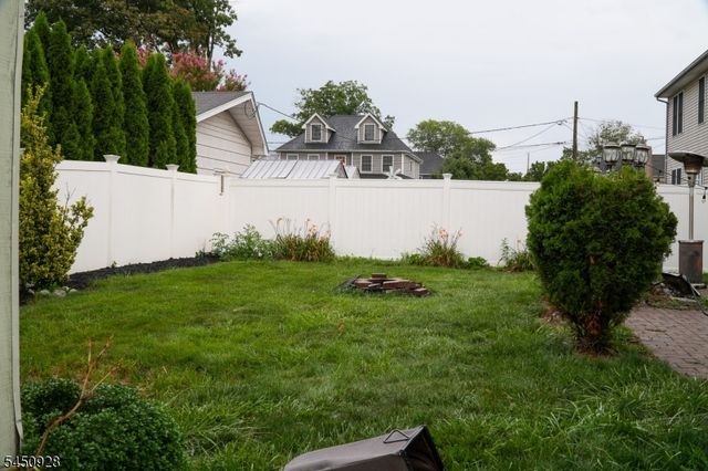 150 Farragut Ave, Middlesex Boro, NJ 08846
