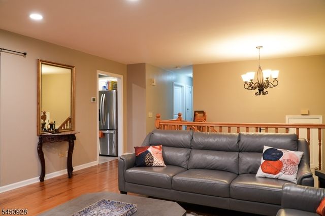 150 Farragut Ave, Middlesex Boro, NJ 08846