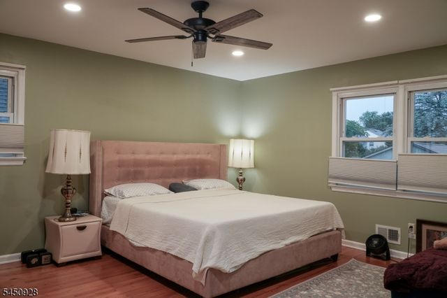150 Farragut Ave, Middlesex Boro, NJ 08846