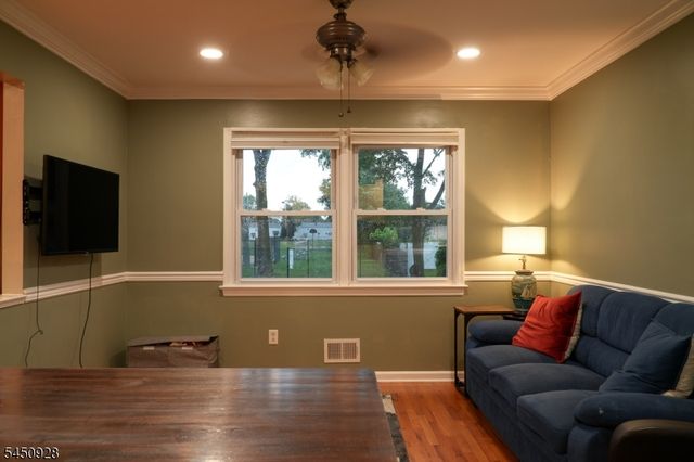 150 Farragut Ave, Middlesex Boro, NJ 08846