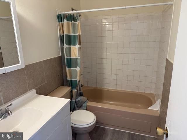 11 ROBERTSON RD, East Windsor, NJ 08520