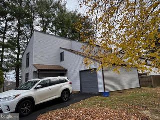 11 ROBERTSON RD, East Windsor, NJ 08520