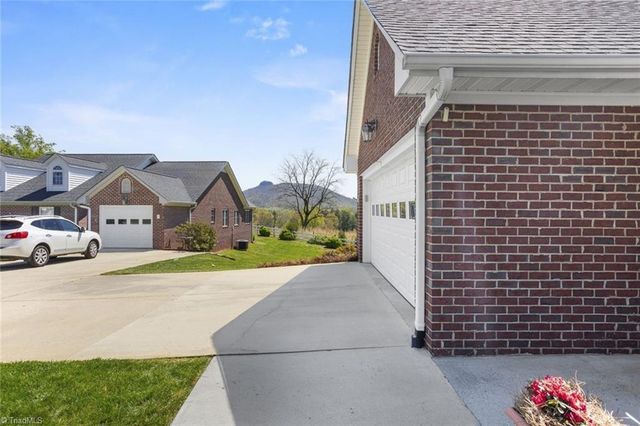 160 Royal View Drive 2, Pinnacle, NC 27043