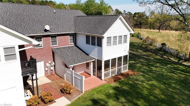 160 Royal View Drive 2, Pinnacle, NC 27043