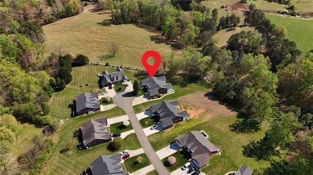 160 Royal View Drive 2, Pinnacle, NC 27043