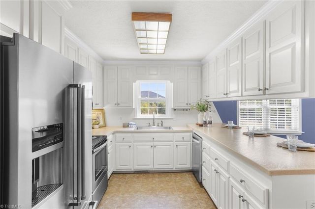 160 Royal View Drive 2, Pinnacle, NC 27043