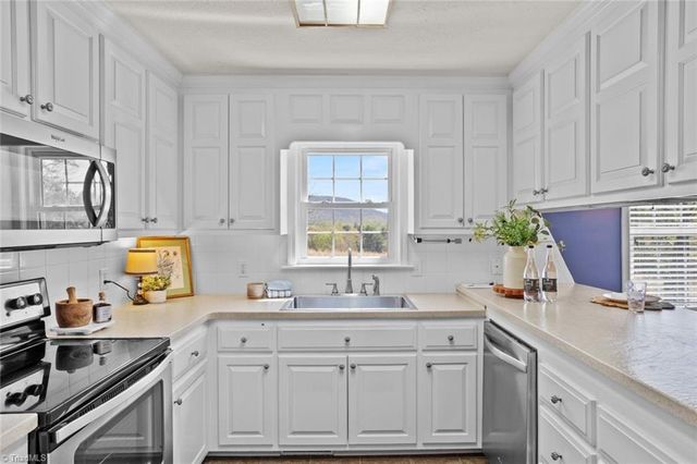 160 Royal View Drive 2, Pinnacle, NC 27043