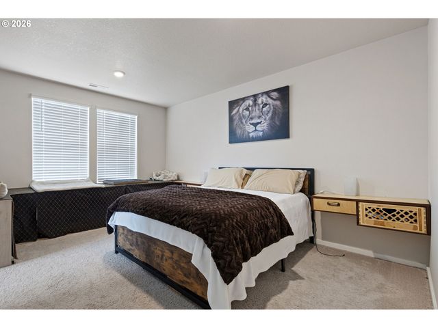 2743 V St, Springfield, OR 97477