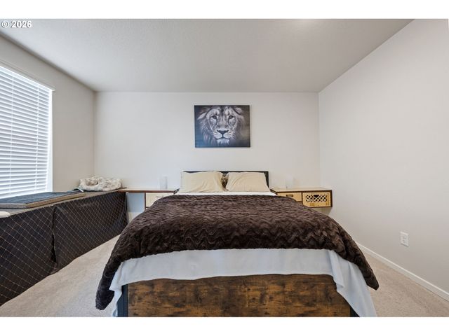 2743 V St, Springfield, OR 97477