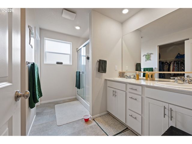 2743 V St, Springfield, OR 97477