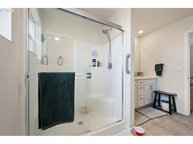 2743 V St, Springfield, OR 97477