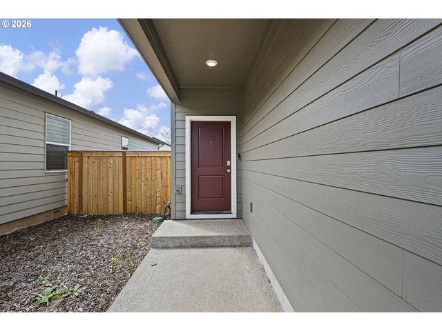 2743 V St, Springfield, OR 97477
