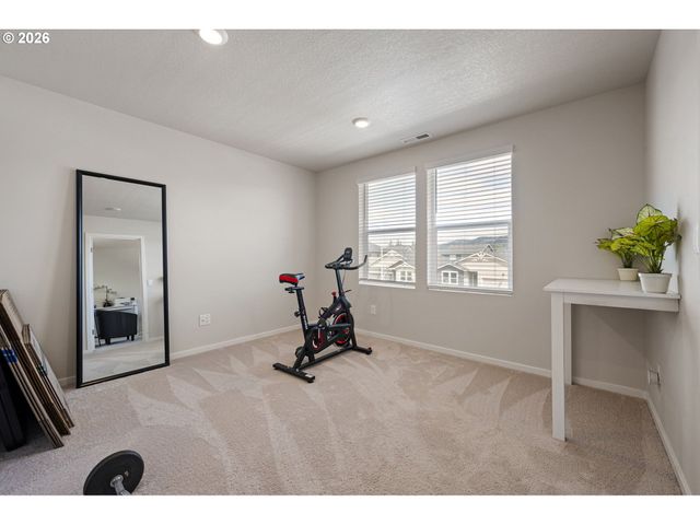 2743 V St, Springfield, OR 97477