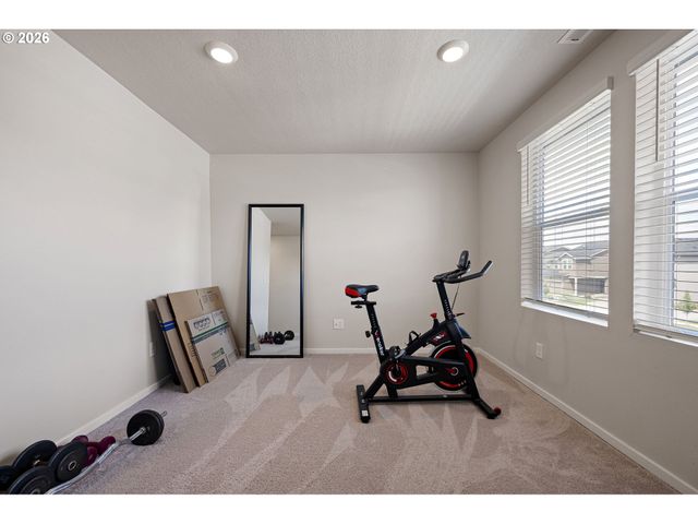 2743 V St, Springfield, OR 97477