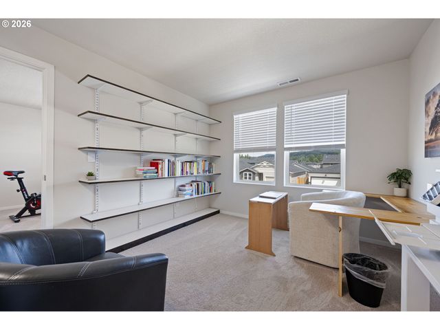 2743 V St, Springfield, OR 97477