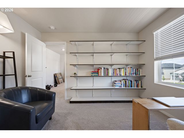 2743 V St, Springfield, OR 97477