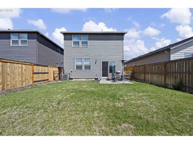 2743 V St, Springfield, OR 97477